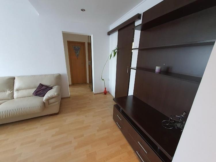 Apartament cu 3 camere semidecomandat, mobilat în Barbu Văcărescu