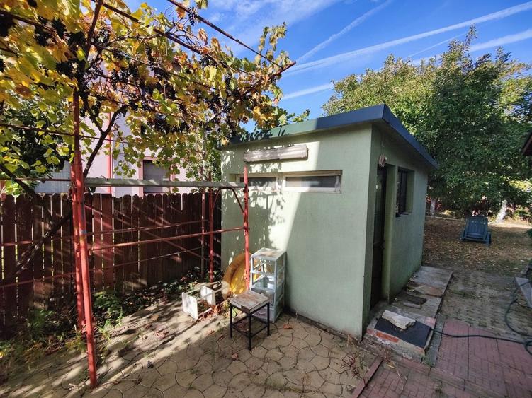 Casă cu 6 camere cu Canalizare în Central
