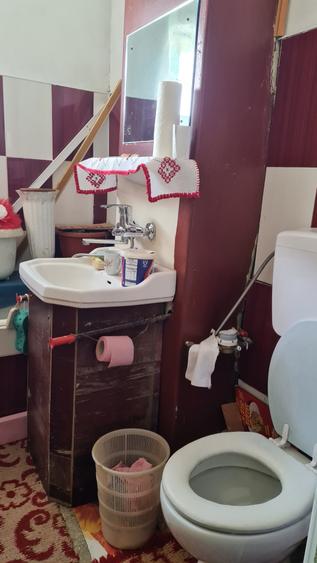 Apartament cu 3 camere semidecomandat în Adjud