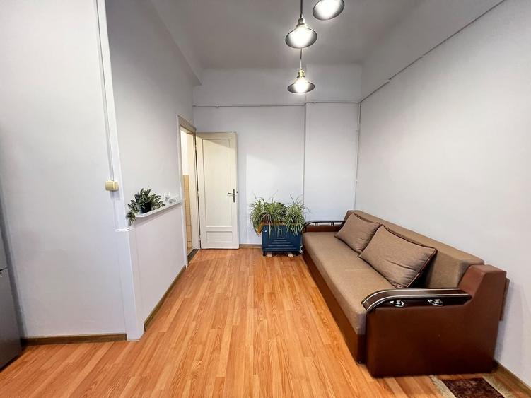 Apartament cu 3 camere semidecomandat, mobilat în Ultracentral