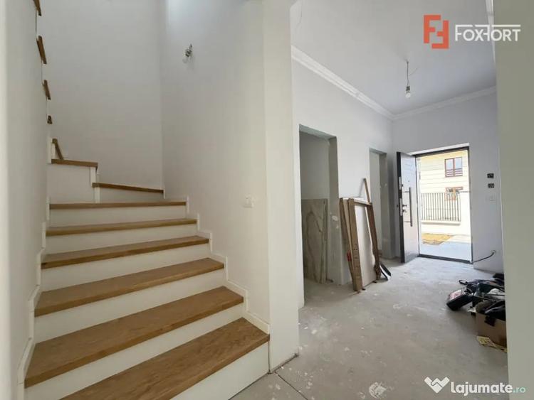 Casă cu 5 camere cu Teren 334 Mp în Dumbrăvița