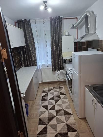 Apartament cu 2 camere semidecomandat în Cuza Vodă