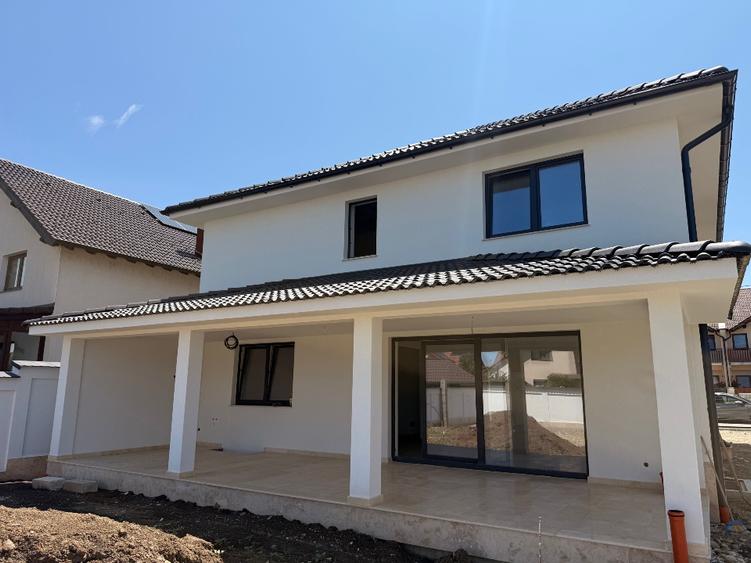 Casă individuală cu 5 camere cu Teren 650 Mp în Mihai Viteazul