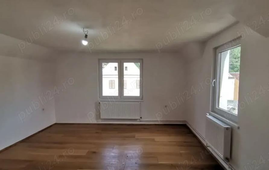 Casă cu 4 camere în Valchid