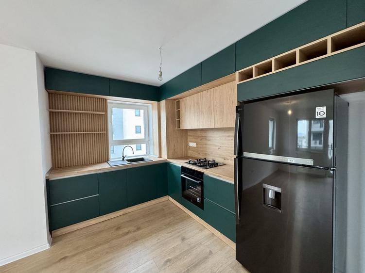 Apartament cu 3 camere decomandat, mobilat în Tractorul