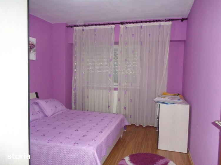 Apartament cu 3 camere decomandat în Bujac