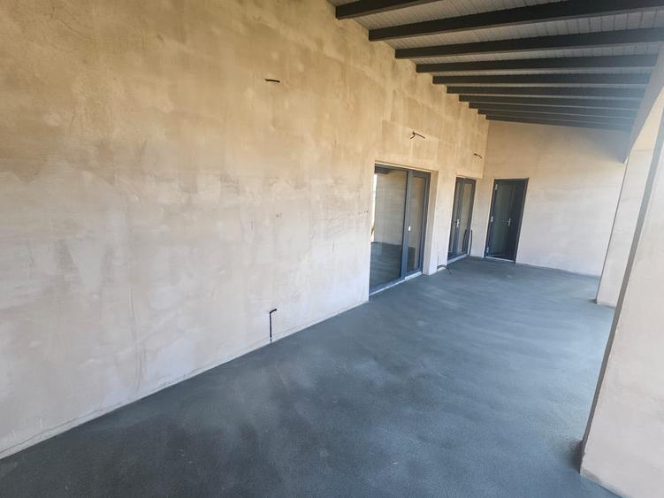 Casă cu 6 camere cu Canalizare în Dumbrava Roșie