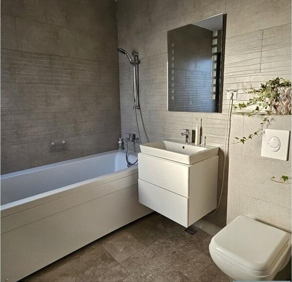 Penthouse cu 4 camere semidecomandat, mobilat în Pipera