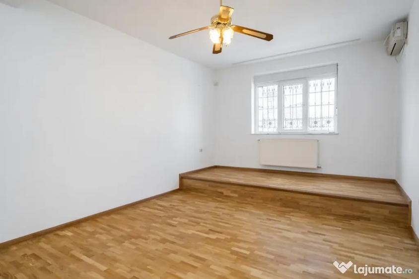 Casă cu 7 camere cu Teren 280 Mp în 1 Mai