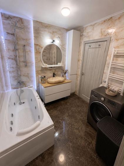 Apartament cu 3 camere decomandat în Exterior Vest