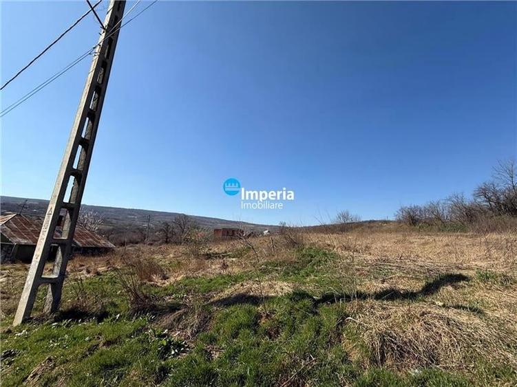 Teren Construcții intravilan de 500 mp, în Goruni