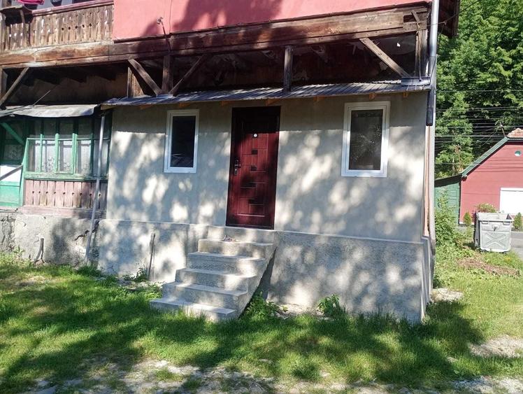 Apartament cu 2 camere nedecomandat în Aninoasa
