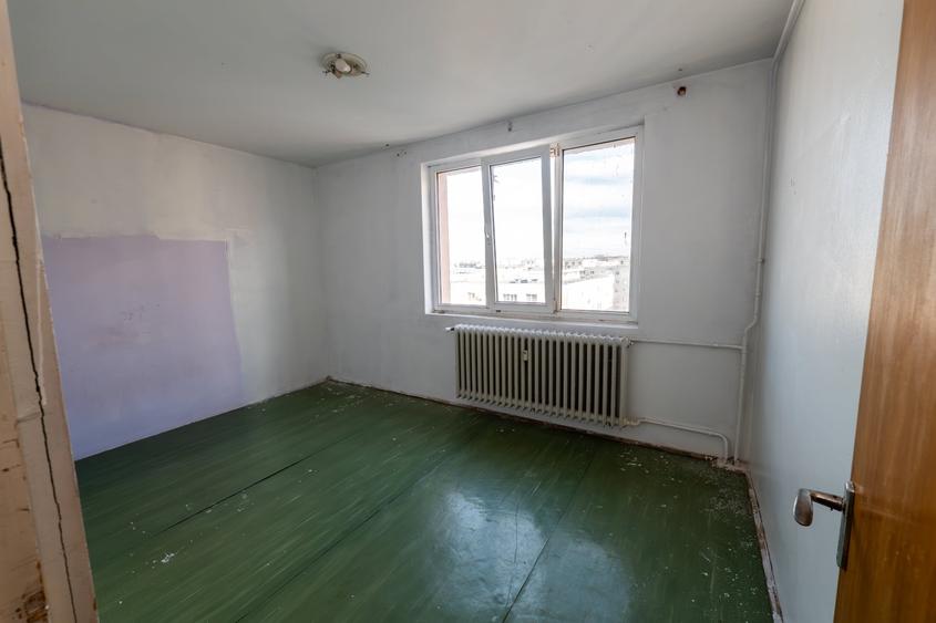 Apartament cu 3 camere semidecomandat în Colentina