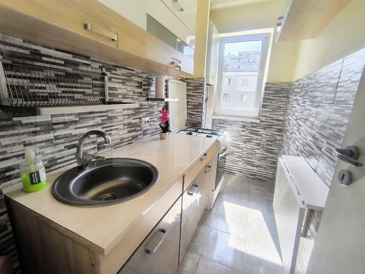 Apartament cu 2 camere semidecomandat, mobilat în Florilor