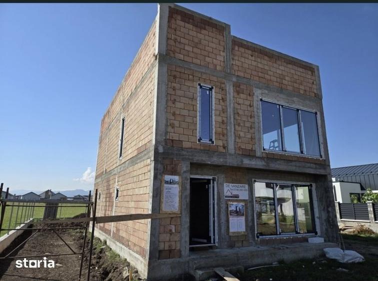 Casă cu 4 camere cu Teren 145 Mp în Sânpetru