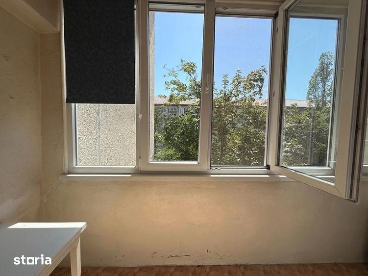 Apartament cu 3 camere semidecomandat în Circumvalațiunii