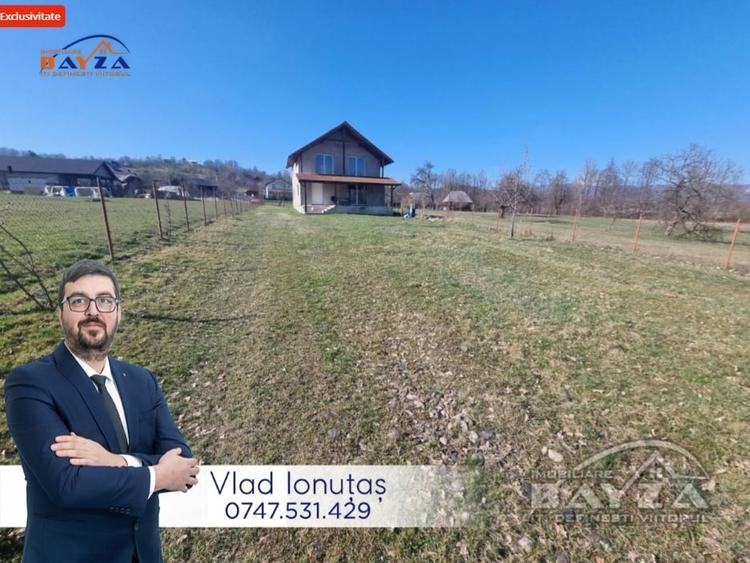 Casă individuală cu 5 camere cu Teren 1200 Mp în Rus
