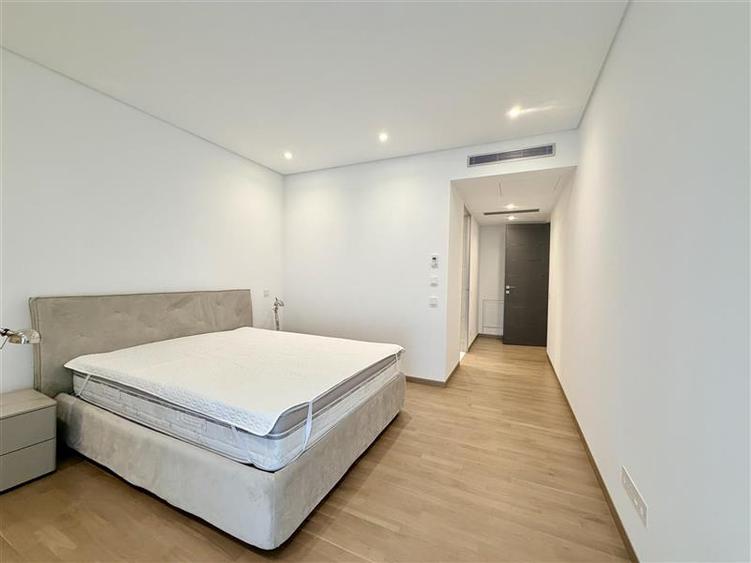 Apartament cu 5 camere decomandat, mobilat în Primăverii