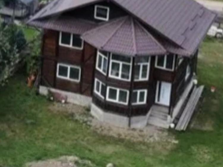 Casă individuală cu 4 camere cu Teren 1000 Mp în Bucșoaia