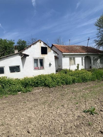 Casă cu 4 camere în Ciorăști