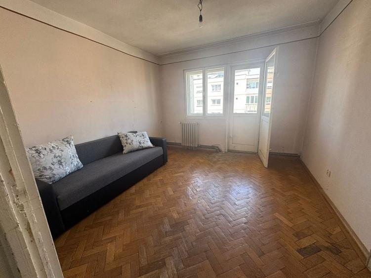 Apartament cu 4 camere decomandat în Vasile Aaron