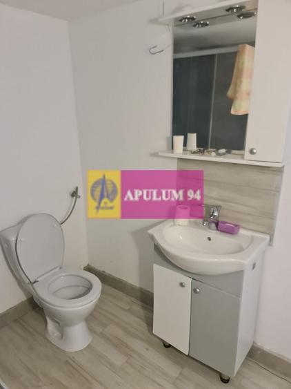 Casă individuală cu 2 camere decomandat cu Canalizare în Central
