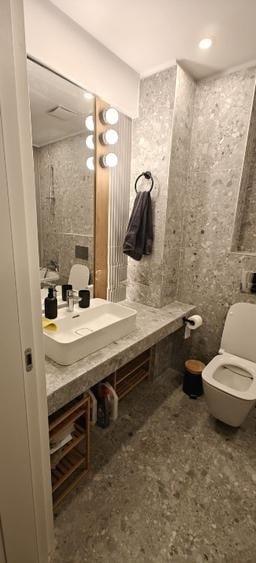 Apartament cu 2 camere decomandat, mobilat în Tei