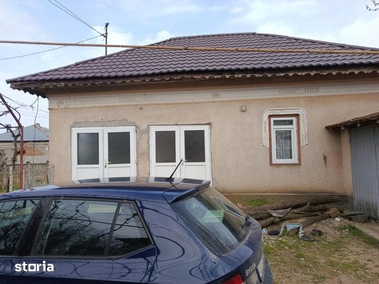 Casă cu 5 camere cu Teren 8481 Mp în Celaru
