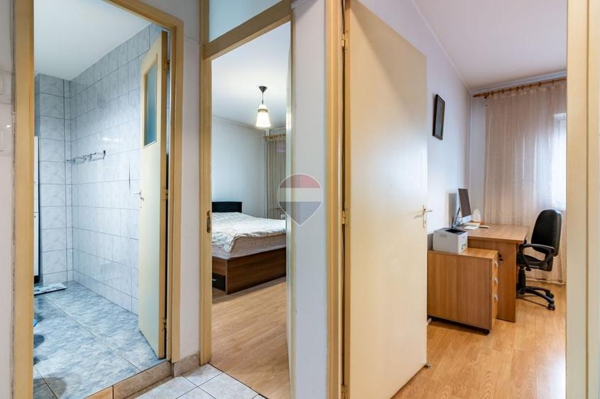 Apartament cu 3 camere decomandat, mobilat în Nerva Traian