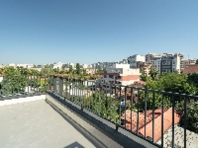Apartament cu 4 camere decomandat în Central