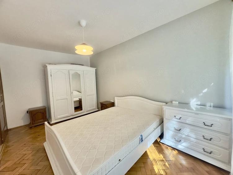 Apartament cu 3 camere decomandat în Torontalului