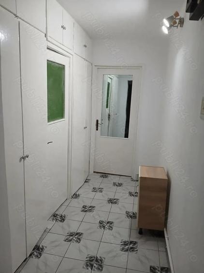 Apartament cu 2 camere semidecomandat, mobilat în Rovine