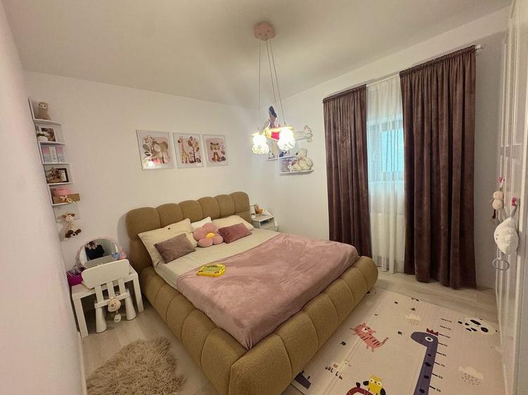 Apartament cu 3 camere decomandat în Păcii