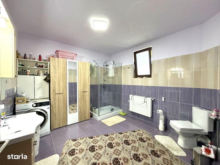 Casă cu 3 camere în Crișeni