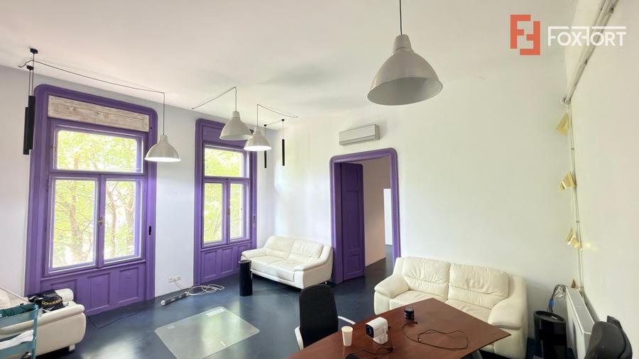 Apartament cu 4 camere decomandat în Central