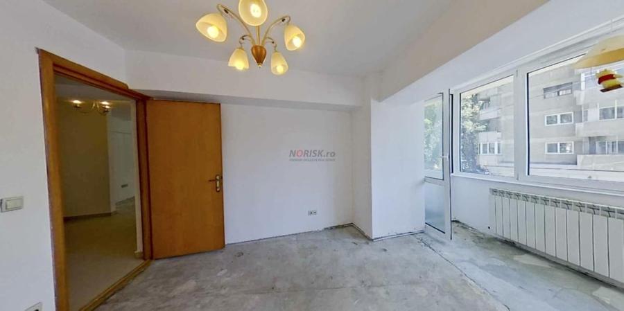 Apartament cu 4 camere semidecomandat în Lacul Tei