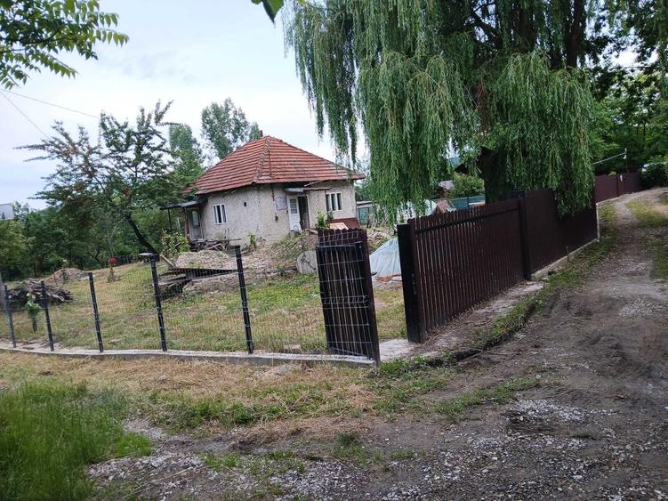 vand casa+ teren la tara zona munte - 1