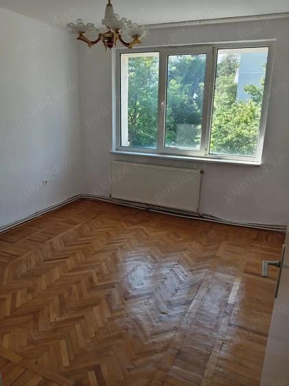 Apartament cu 3 camere decomandat în Gară