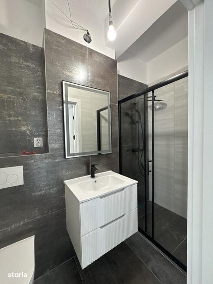Apartament cu 3 camere semidecomandat în Florești