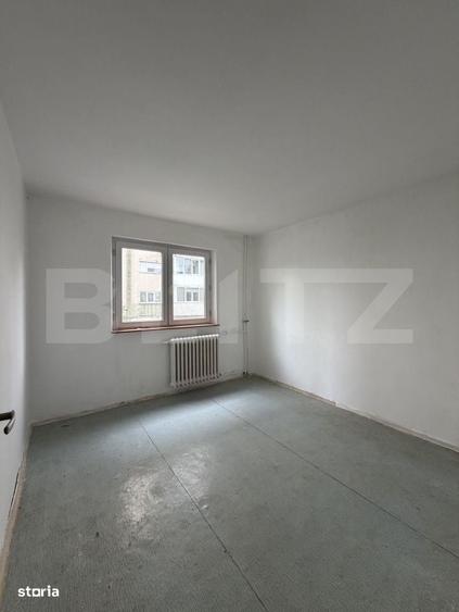 Apartament cu 2 camere semidecomandat în Craiovița Nouă