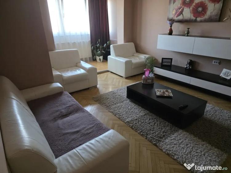 Apartament cu 3 camere decomandat în Rogerius