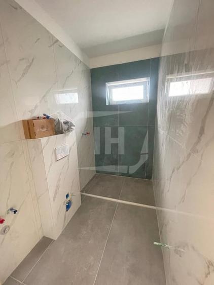 Apartament cu 3 camere semidecomandat în Florești