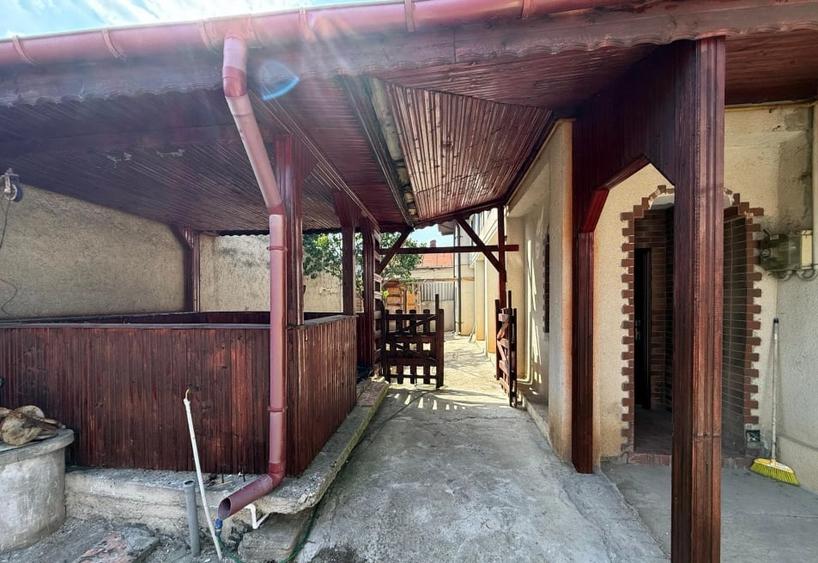 Casă individuală cu 5 camere cu Canalizare în Rahova