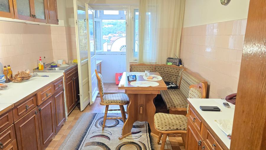 Apartament cu 3 camere decomandat în Împăratul Traian