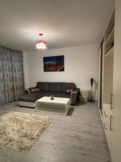 Apartament cu 2 camere decomandat, mobilat în Roșu