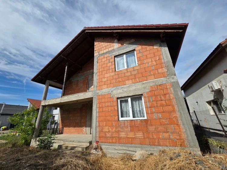 Casă individuală cu 5 camere cu Teren 513 Mp în Giarmata