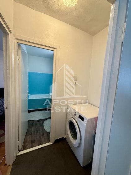Apartament cu 3 camere semidecomandat, mobilat în Dâmbovița