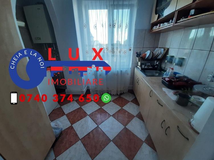 Apartament cu 3 camere decomandat în Piața Nouă