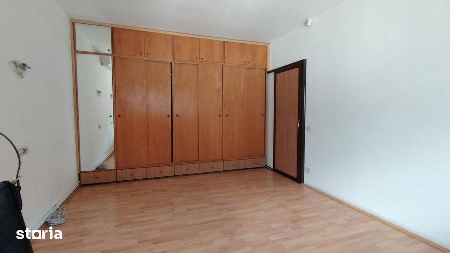 Apartament cu 4 camere decomandat în Cotroceni