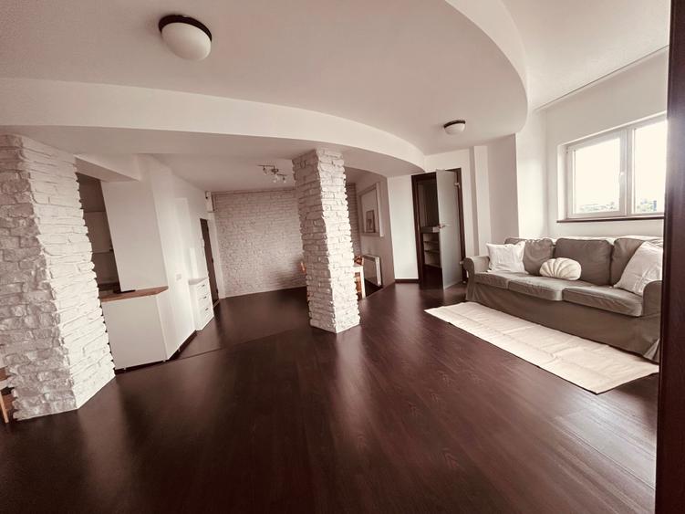 Apartament cu 3 camere semidecomandat în Decebal